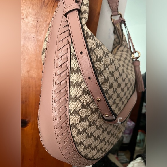 MICHAEL Michael Kors Lauryn
Large Logo-Print Shoulder Bag. Brand new! - Picture 10 of 12